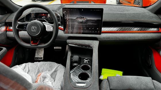 Hatchback Zeekr 001 You Edition 100 Kwh Oranje Kleur met Z-Sport Geproduceerd in 2024