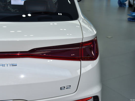 EV Cars 2024 Byd E2 Lux Edition Wit met achterarm Torsion Beam Achterophangvorm