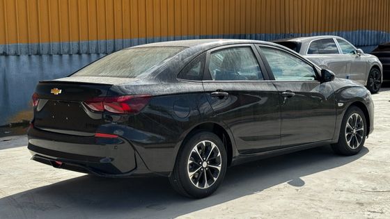 2024 Laatste Chevrolet Monza 1.3t Hybrid Sedan in zwart Buitenkleur 4656*1798*1465mm