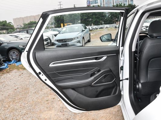 Geely Emgrand 2023 4e Champion Edition 1.5L CVT Luxe Benzinauto met links stuur