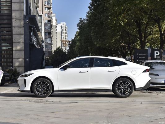 FWD Drive Changan Qiyuan A06 Hybride-elektrische voertuigen met een verplaatsing van 1600-2500cc