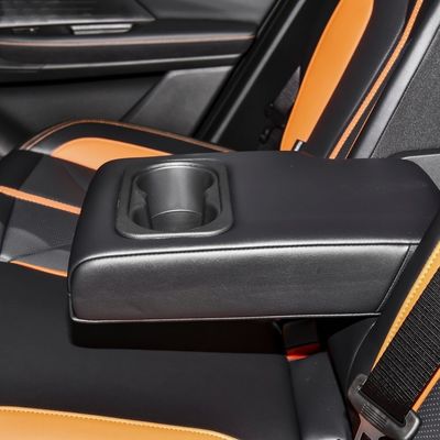 Linksbesturing Changan Uni-V 1,5t Uni V Benzinauto Sedan 5 zitplaatsen Linkssturing