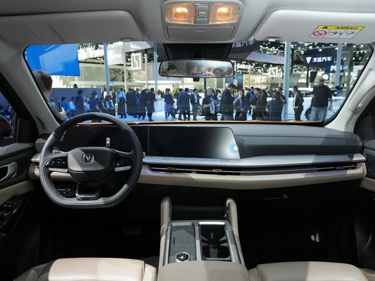 FWD Drive Sedan Changan Uni-V 1,5t 5 zitplaatsen Uni V /Gebruikte benzinewagen voor rij-ervaring