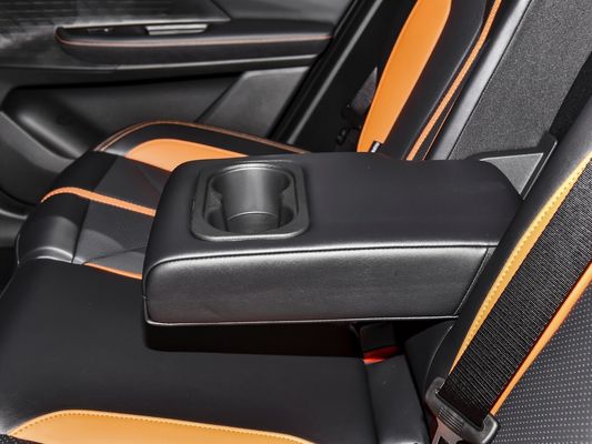 Changan Uni-V 1.5t 5 zitplaatsen Sedan Uni V /gebruikte benzinewagen met hoge veiligheidsnormen