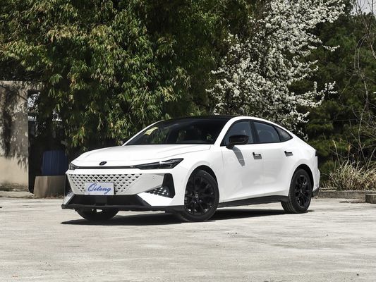 Automatische versnellingsbak Changan Uni-V 1.5t 5 zitplaatsen Sedan Uni V met 205 Km/H maximale snelheid