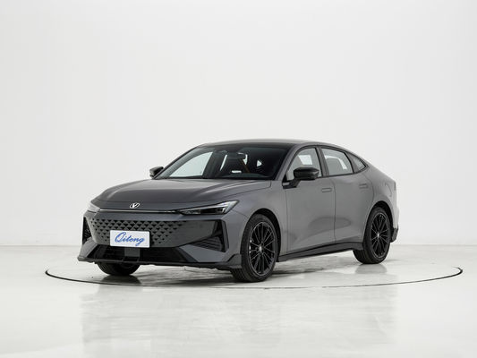 Automatische versnellingsbak Changan Uni-V 1.5t 5 zitplaatsen Sedan Uni V met 205 Km/H maximale snelheid
