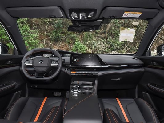 Uni-V 1.5t benzine 5 zitplaatsen sedan Changan met aangepast verzoek