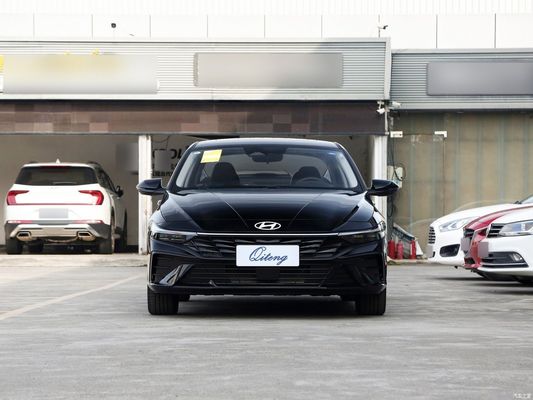 Hyundai Elantra 2023 1.5L CVT Lux Edition Benzinevoertuig met een cilinderinhoud van 1000-1600cc