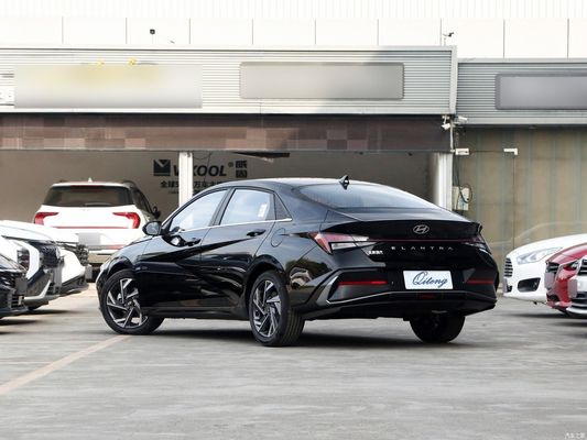 Hyundai Elantra 2023 1.5L CVT Lux Edition Benzinevoertuig met een cilinderinhoud van 1000-1600cc