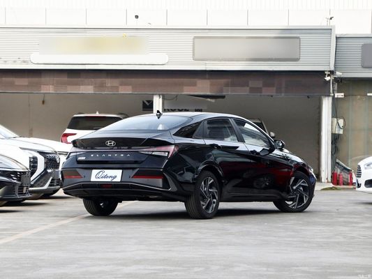 Hyundai Elantra 2023 1.5L CVT Lux Edition Benzinevoertuig met een cilinderinhoud van 1000-1600cc