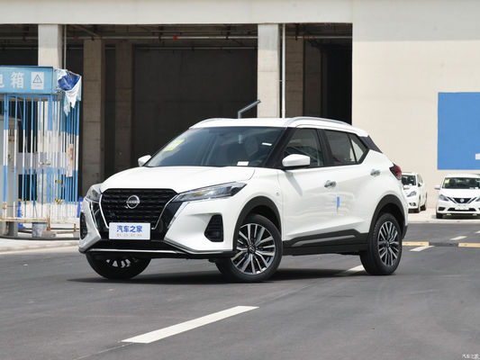Benzine aangedreven 2023 Nissan Kicks SUV met automatische versnellingsbak en modieus ontwerp