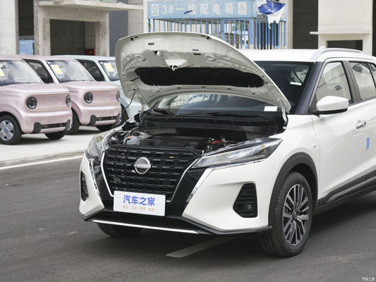 Benzine aangedreven 2023 Nissan Kicks SUV met automatische versnellingsbak en modieus ontwerp