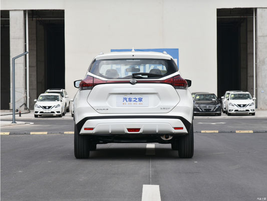 Benzine aangedreven 2023 Nissan Kicks SUV met automatische versnellingsbak en modieus ontwerp