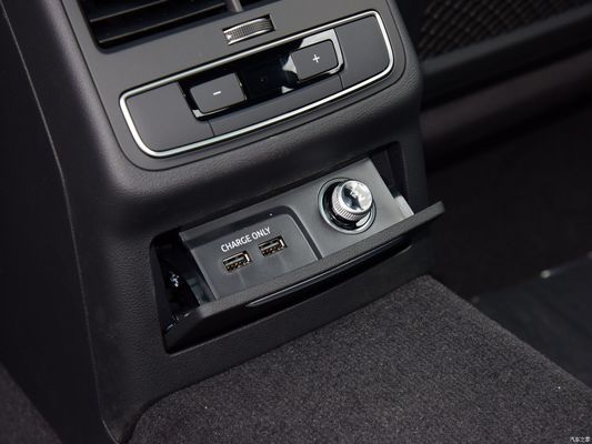 Audi A4l 2023 45tfsi Quattro Selected Dynamic Version Sedan met automatische transmissie