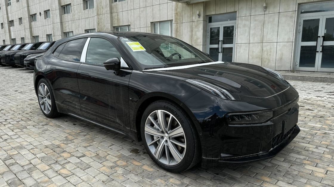 Zwarte buitenkleur Automatische versnellingsbak 001 U Versie 100kwh Elektrische kleine auto