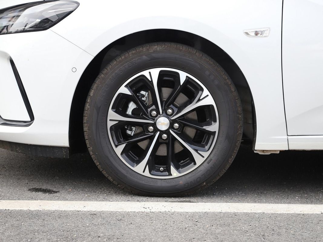 2024 1.3t Mild Hybrid Edition Auto met een cilinderinhoud van 1000-1600cc en FWD Drive Monza