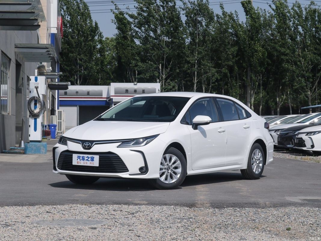 Op maat gemaakte aanvraag Toyota Corolla Tnga CVT Pioneer Edition Sedan met aanpassing