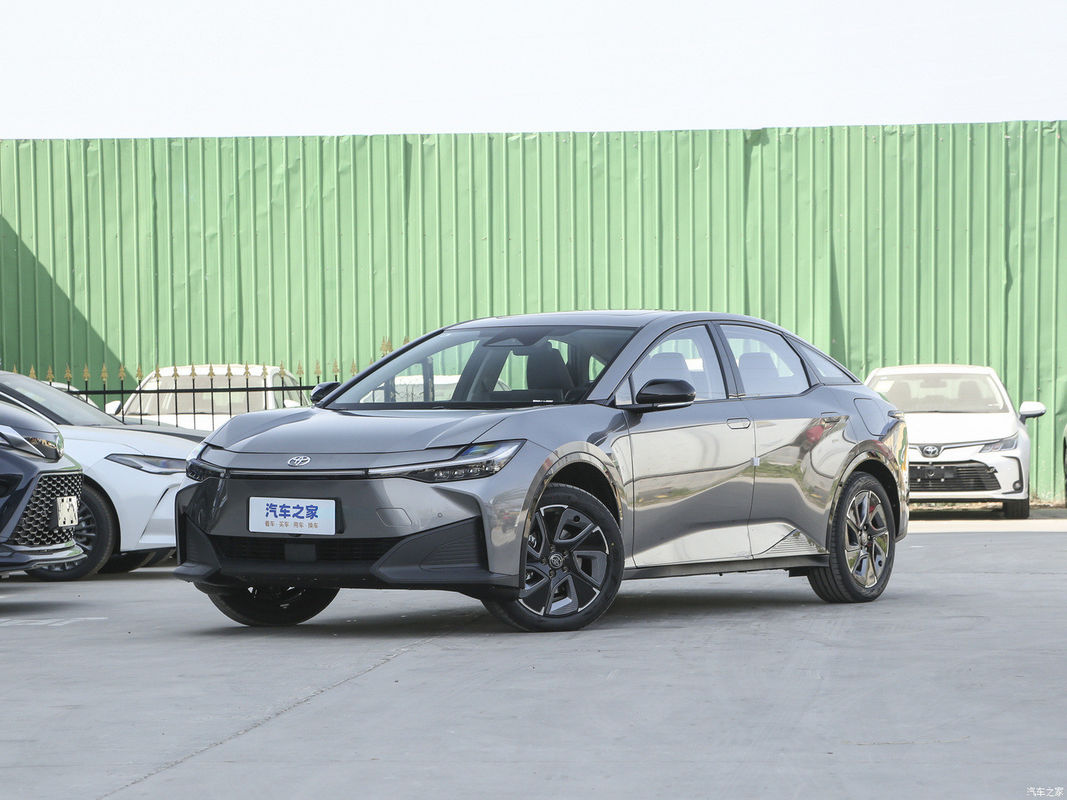 Sedan Toyota Bz3 2023 616km Long-Range PRO Elektrisch voertuig Linker stuur