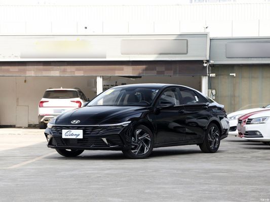 Hyundai Elantra 2023 1.5L CVT Lux Edition Benzinevoertuig met een cilinderinhoud van 1000-1600cc